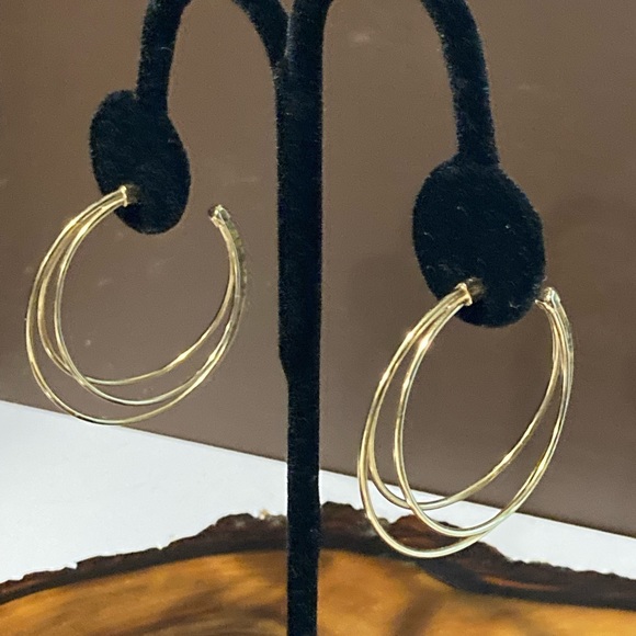 Gold tone pierced hoop earrings - Picture 1 of 5